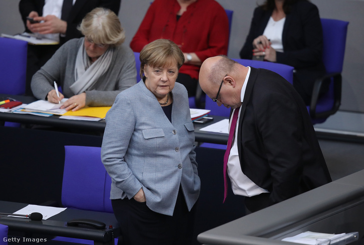 Merkel és Altmaier a Bundestagban 2018 február 1-én