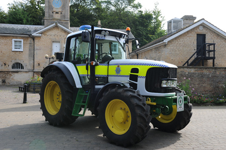 Angliában is használnak traktort a rendőrök, például a lincolshire-i rendőrség