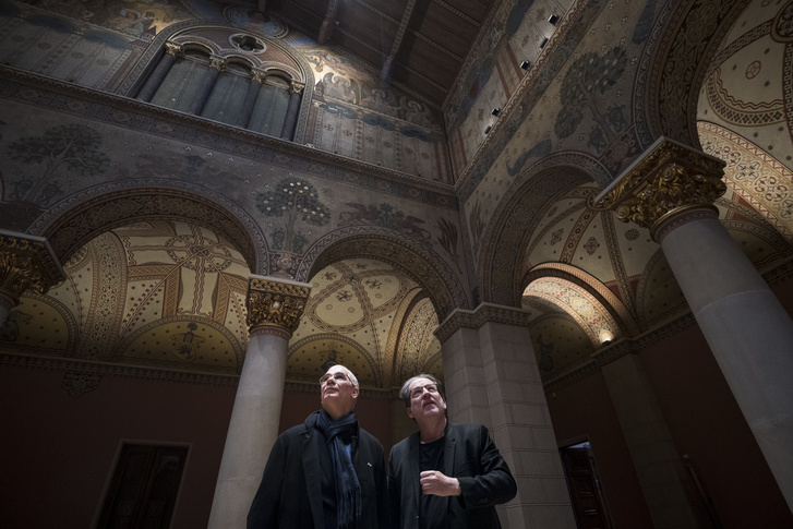 Balog Zoltán miniszter (b) és Baán László a Szépmûvészeti Múzeum - Magyar Nemzeti Galéria fõigazgatója a Szépmûvészeti Múzeum felújított Román csarnokában tartott sajtóbejáráson 2018. február 12-én.