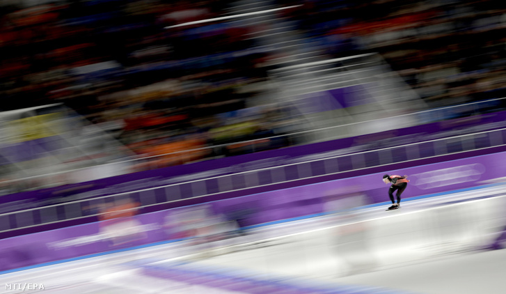 A kanadai Ted-Jan Bloemen a phjongcshangi téli olimpia férfi 10 000 méteres gyorskorcsolyaversenyében