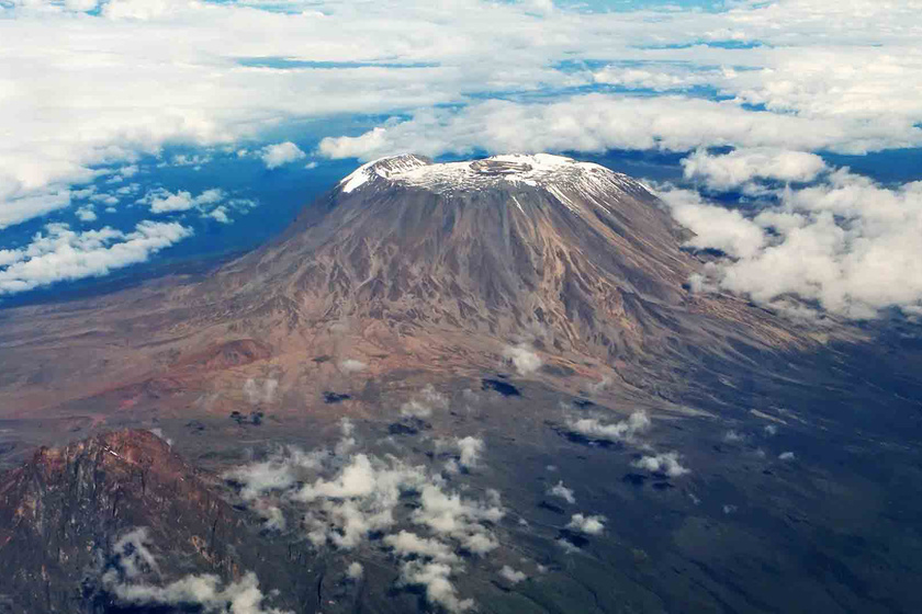 A Kilimandzsáró egy inaktív sztratovulkán, amely 5892 méter magasságával Afrika legmagasabb pontja. El lehet képzelni, mi történne, ha egymillió év után ismét kitörne.