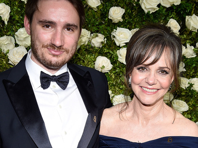 Sally Field össze akarta boronálni a fiát egy műkorcsolyázóval