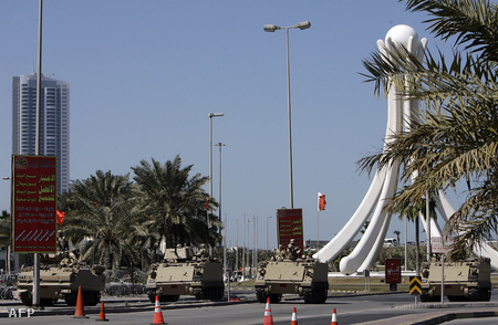Visszavonuló harcjárművek Bahrein fővárosában