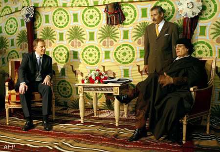 Tony Blair és Kadhafi 2004-ben