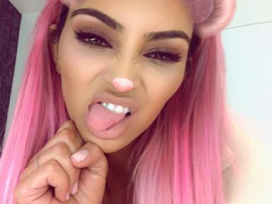 Nézze meg Kim Kardashian új, rózsaszín haját!