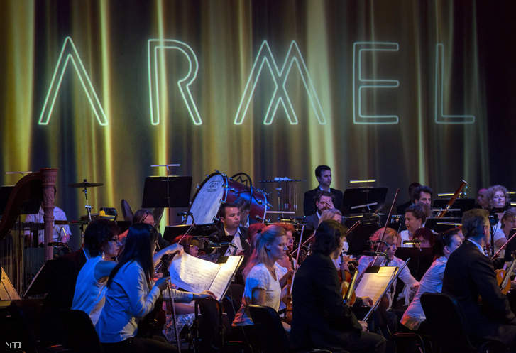 A Pannon Filharmonikusok a 10. Armel Operafesztivál gálaestjén a Thália Színházban 2017. július 4-én. Az Arte-Közönségdíjat Rufus Wainwright Prima Donna című operája kapta a Pannon Filharmonikusok előadásában, Alföldi Róbert rendezésében.