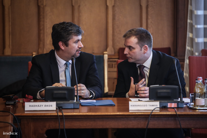 Hadházy Ákos és Harangozó Tamás a "vej-botrányt feltáró ellenzéki árnyék-vizsgálóbizottság" meghallgatásán az Országházban, 2018. március 7-én