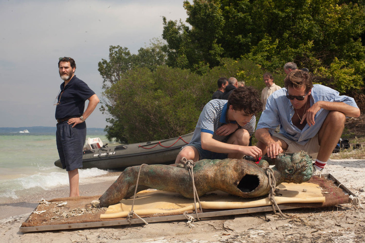 Timothée Chalamet és Armie Hamet a Szólíts a neveden című filmben