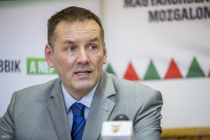 Volner János a Jobbik alelnöke sajtótájékoztatót tart hódmezővásárhelyi kampányútja keretében 2018. március 11-én.