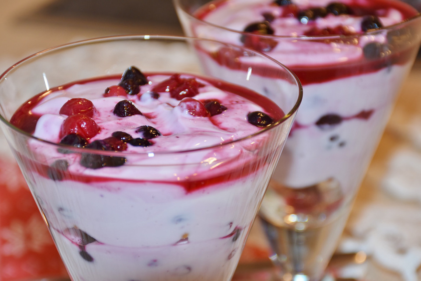 A piros gyümölcsjoghurtok sokszor köszönhetik színüket a bíbortetűnek.