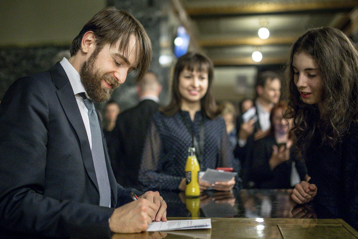 Danyiil Trifonov dedikál a március 31-i koncert szünetében