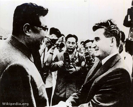 Kim Ir Szen és Nicolae Ceauşescu az utóbbi észak-koreai látogatásán 1971-ben (forrás: fototeca.iiccr.ro/)
