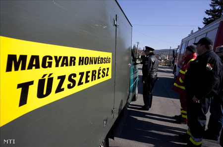 A Magyar Honvédség tűzszerészei kedden érkeztek a helyszínre(Fotó: Varga György)