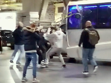 Conor McGregor egy parkolóházban randalírozott