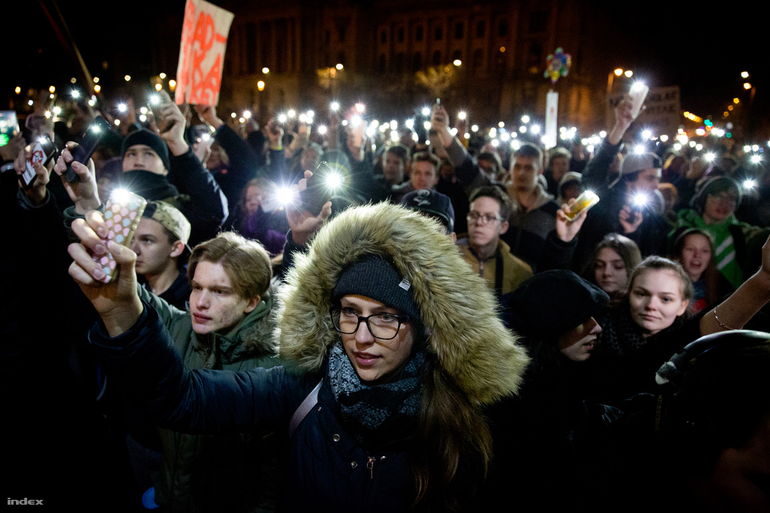 Diáktüntetés résztvevői Budapesten, február 23-án.