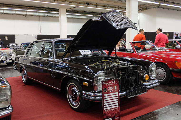 Mercedes-Benz 280 SEL (1970), Esseni ár: 38 000 euró/11,8 millió forint.Katalógusár: 21 400 euró/6,6 millió forint.Állapot: klíma, elektromos ablak, szép, 33 500 mérföld
                        