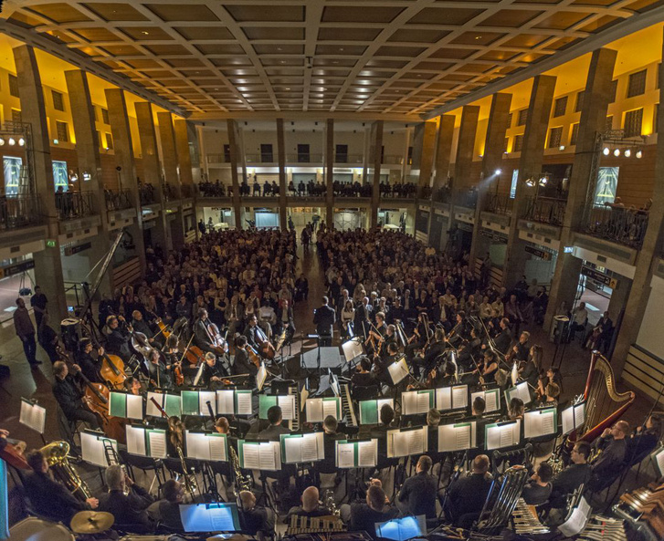 Koncert a Liszt Ferenc Repülőtér 1-es terminálján