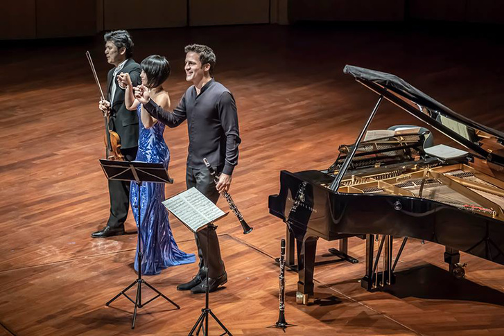 Yuja Wang (zongora), Daishin Kashimoto (hegedű) és Andreas Ottensamer (klarinét)