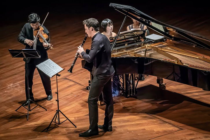 Yuja Wang (zongora), Daishin Kashimoto (hegedű) és Andreas Ottensamer (klarinét)