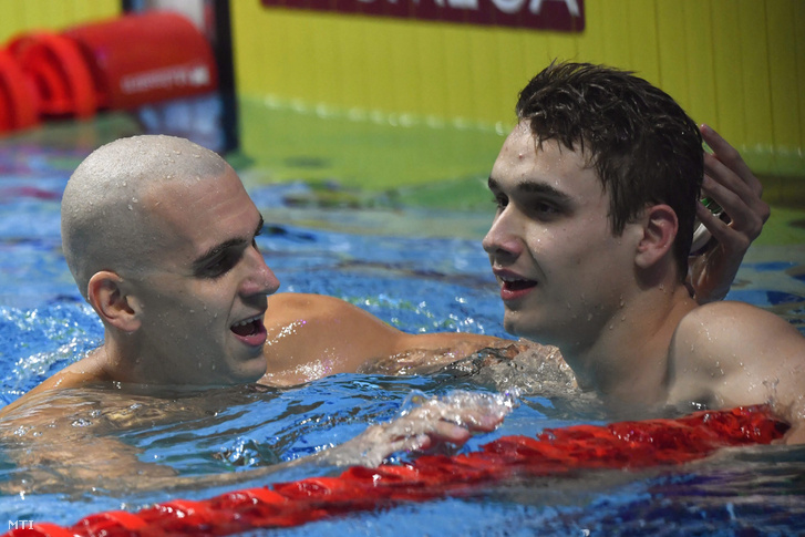 A második helyezett Milák Kristóf (j) és az ötödik helyezett Cseh László a férfi 100 méteres pillangóúszás döntõje után a 17. vizes világbajnokságon a Duna Arénában 2017. július 29-én.