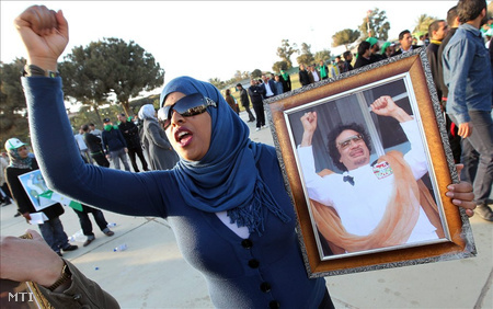 Kadhafit támogató tüntetők Tripoliban