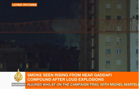 Füst száll fel a Kadhafi-palota felől
