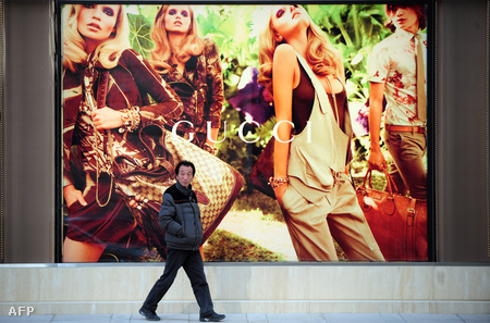 Luxustermék reklámja Pekingben