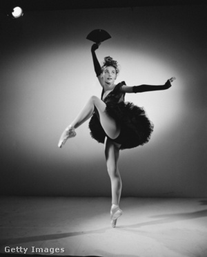 Tanaquil Le Clercq Balanchine: Bourree Fantasque című darabjának kosztümjében,1950-ben