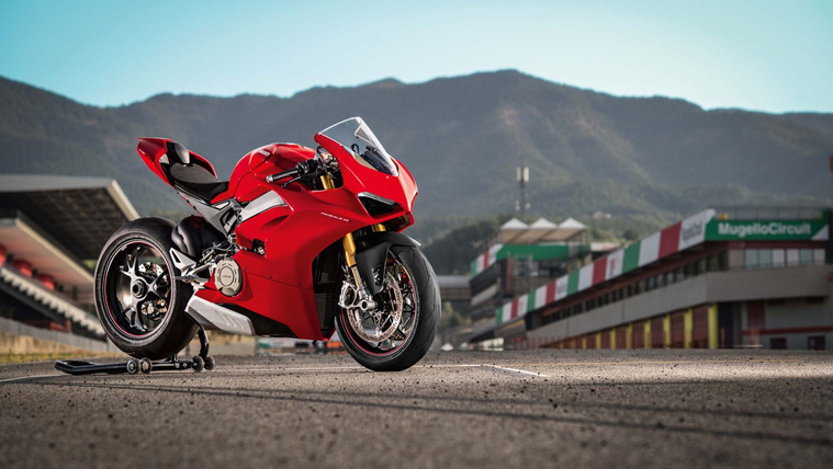 2018-Ducati-Panigale-V4-01