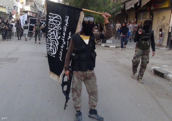 Az al-Káidával szövetséges an-Núszra harcosai a Jarmúk-táborban, Damaszkuszban, 2014-ben.