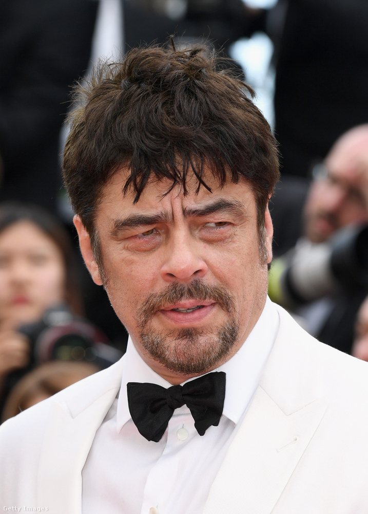 Benicio Del Toro itt vagy nagyon csábosan akar nézni, vagy nagyon nem ért valamit.