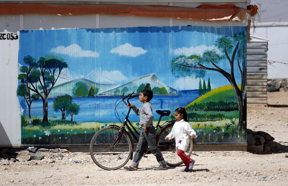 Gyerekek az al-Zaatari menekülttáborban