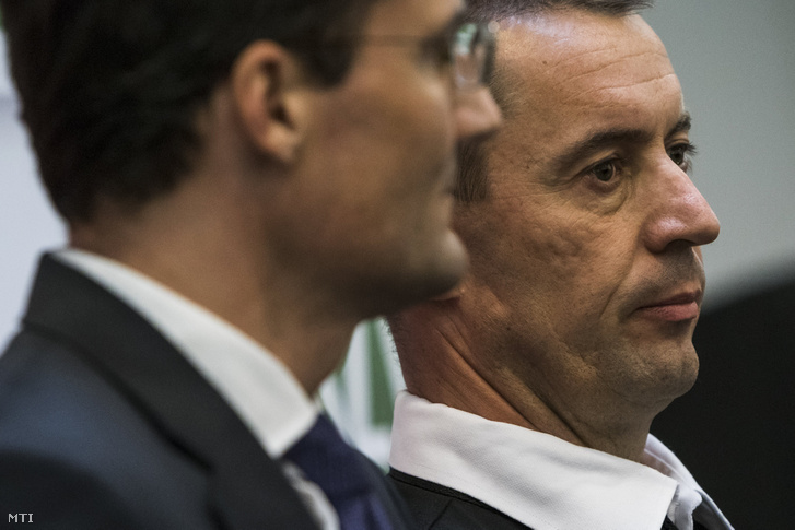Sneider Tamás, a Jobbik új elnöke (j) és Gyöngyösi Mártont elnökhelyettes a párt tisztújító kongresszusa után tartott sajtótájékoztatón a Dürer Rendezvényházban 2018. május 12-én