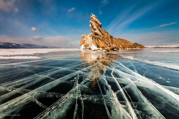 A Dél-Szibériában található Bajkál-tó a világ legmélyebb tava, amit az oroszok még ma is tengerként emlegetnek