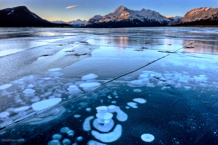 Az Amraham Lake Kanada egyik mesterséges tava, ami bár nyáron is szép, különlegessége csak télen látható