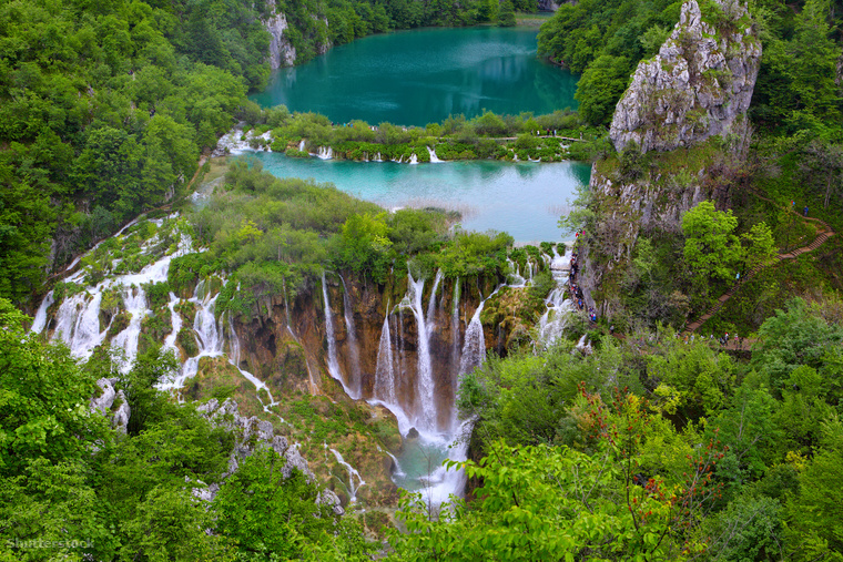 A Plitvicei-tavak Horvátország és egyben Délkelet-Európa legrégebbi nemzeti parkjában találhatók
