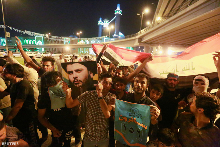 Moqtada al-Sadr hívei az iraki választások után, május 15-én