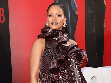 Mégis minek öltözött Rihanna az Ocean's 8 premierjén?