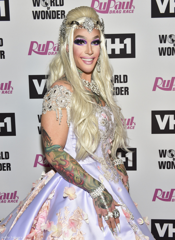 Ő Kameron Michaels, aki egy gyúrós drag queen