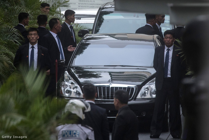 Kim Dzsongun autója és testőrei Szöulban 2018 június 10-én