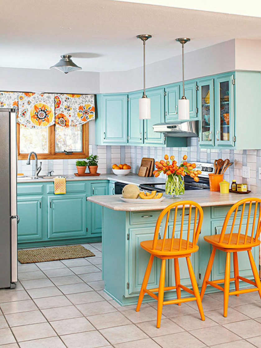Élettel telik meg a konyha, ha a mentazöld felületeket narancssárga bútorokkal kombinálod.