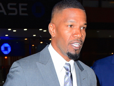 Jamie Foxx tagadja, hogy a péniszével felpofozott egy nőt