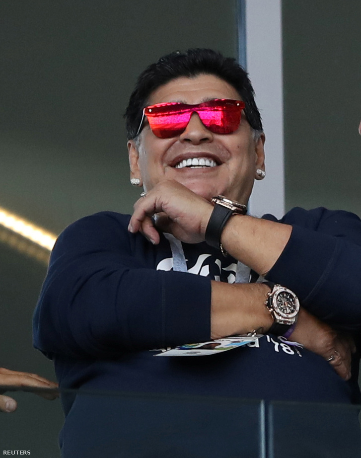 Az argentin legenda, Diegao Maradona a lelátón