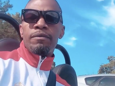 Jó látni, hogy Jamie Foxx még mindig hordja a magyar címeres melegítőjét