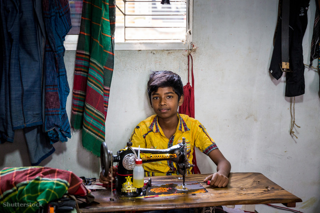 Gyerekmunka egy bangladesi gyárban