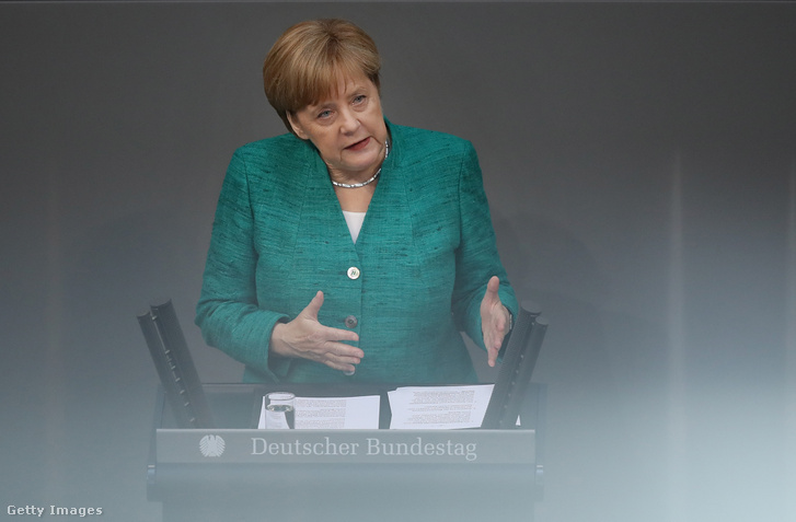 Merkel a Bundestagban 2018 június 28-án
