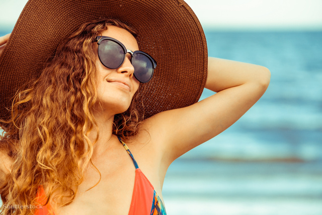 Nyáron nagy karimájú kalappal és napszemüveggel védjük bőrünket.