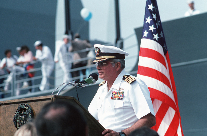 A hajó kapitánya, William C. Rogers