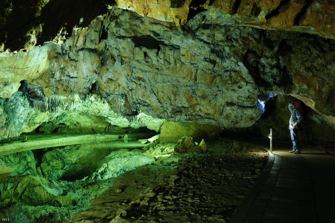 A Tükörterem a Baradla-barlangban