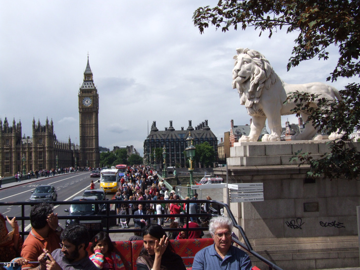 Turisták London belvárosában